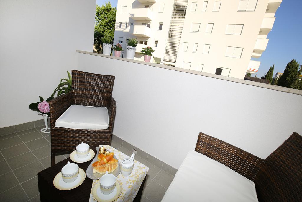 Apartment Flowers, Free Garage Parking Zadar Rum bild
